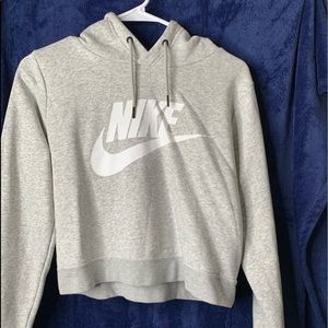 cute soft nike cropped hoodie!